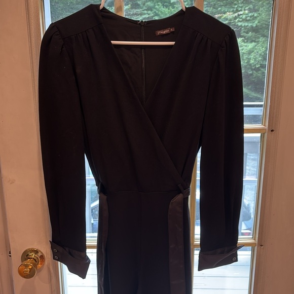 J McLaughlin Black Wrap jumpsuit with V-Neck - Picture 3 of 13